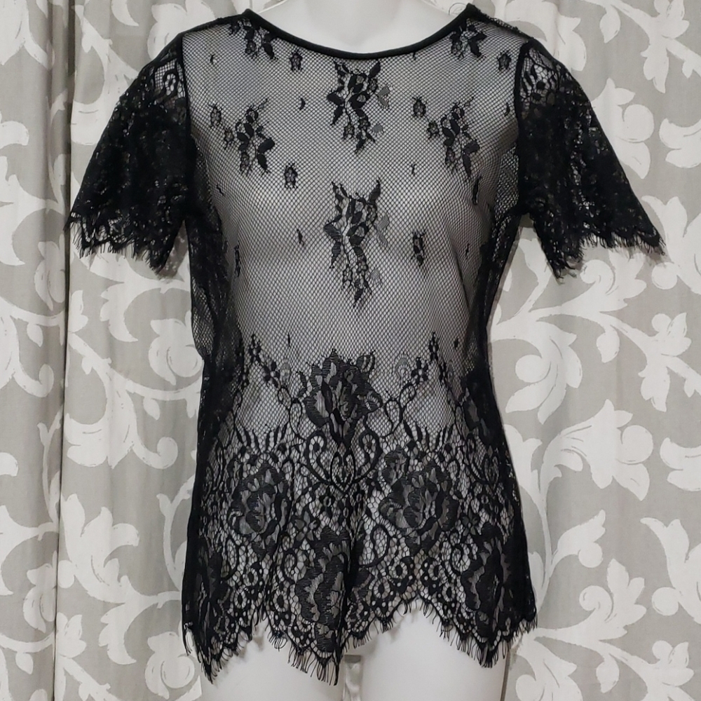 NWT ❤ Beautiful lace top